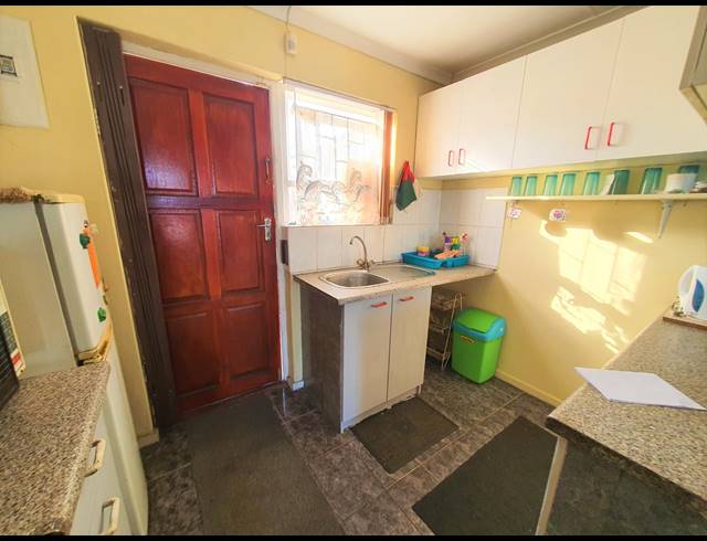 2 BEDROOM HOUSE FOR SALE IN RUYTERWACHT